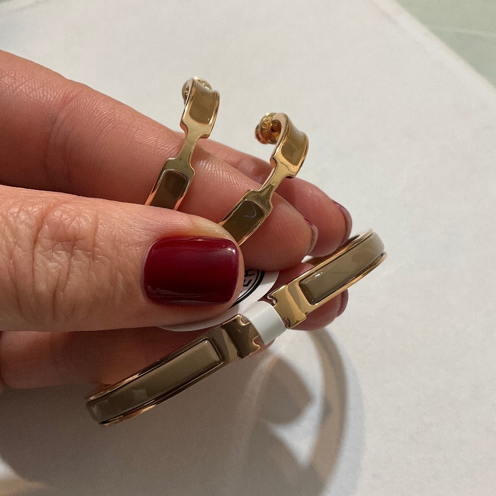 Bracelet and earrings